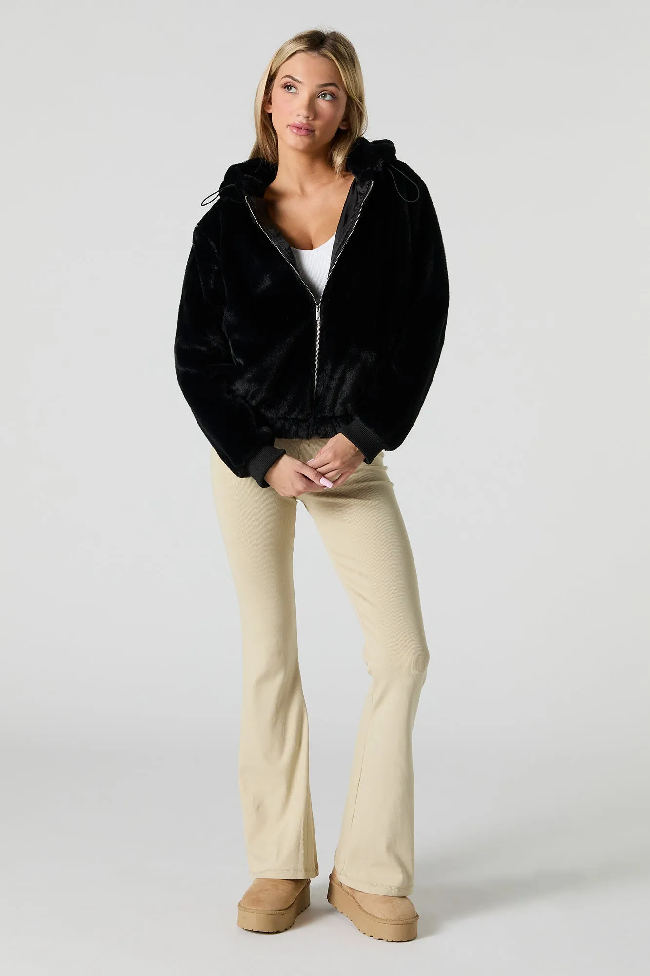 Blouson à capuchon en similifourrure avec fermeture à glissière
