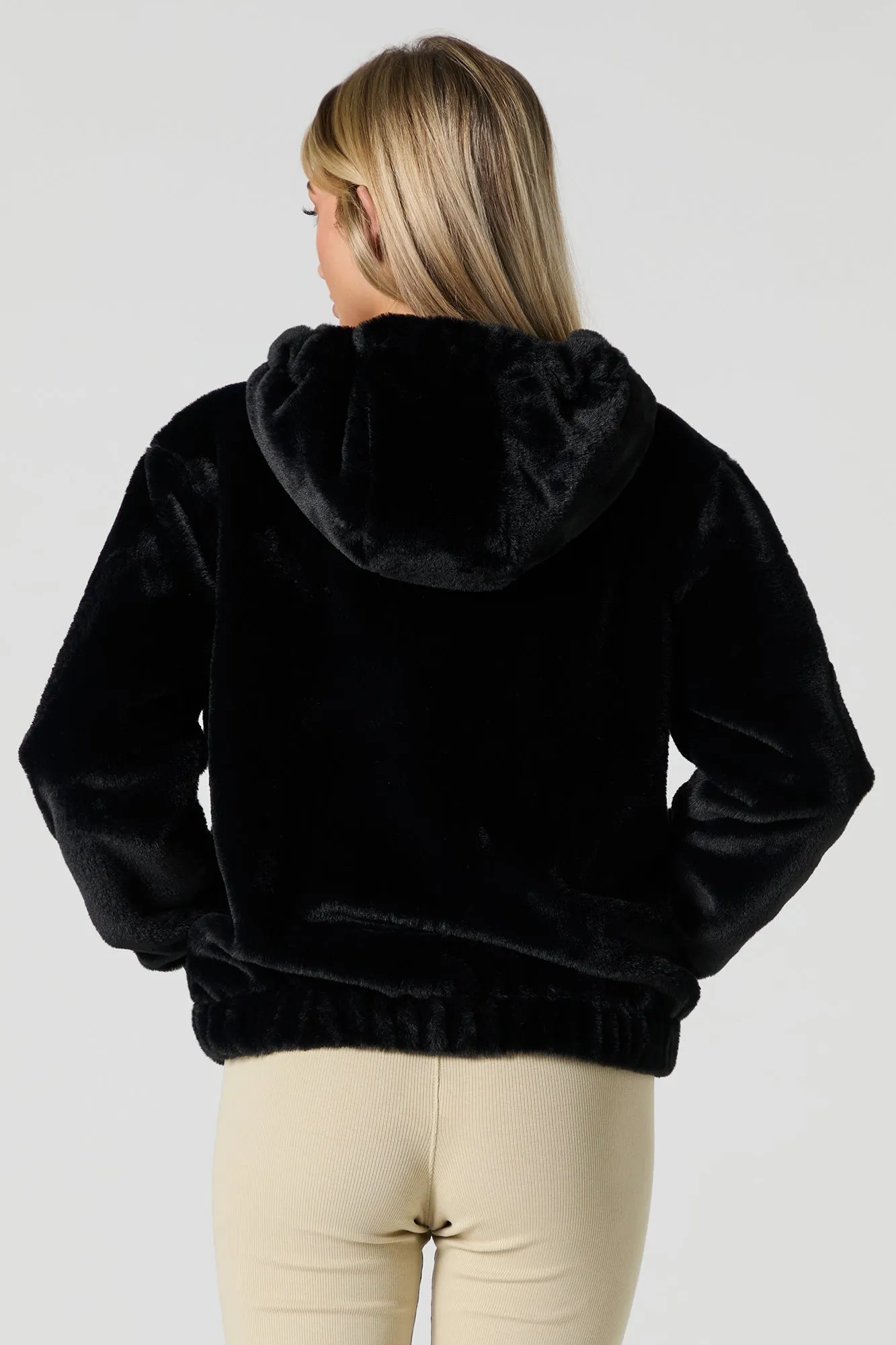 Blouson à capuchon en similifourrure avec fermeture à glissière