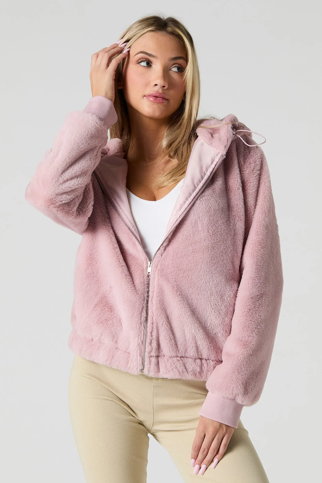 Blouson à capuchon en similifourrure avec fermeture à glissière